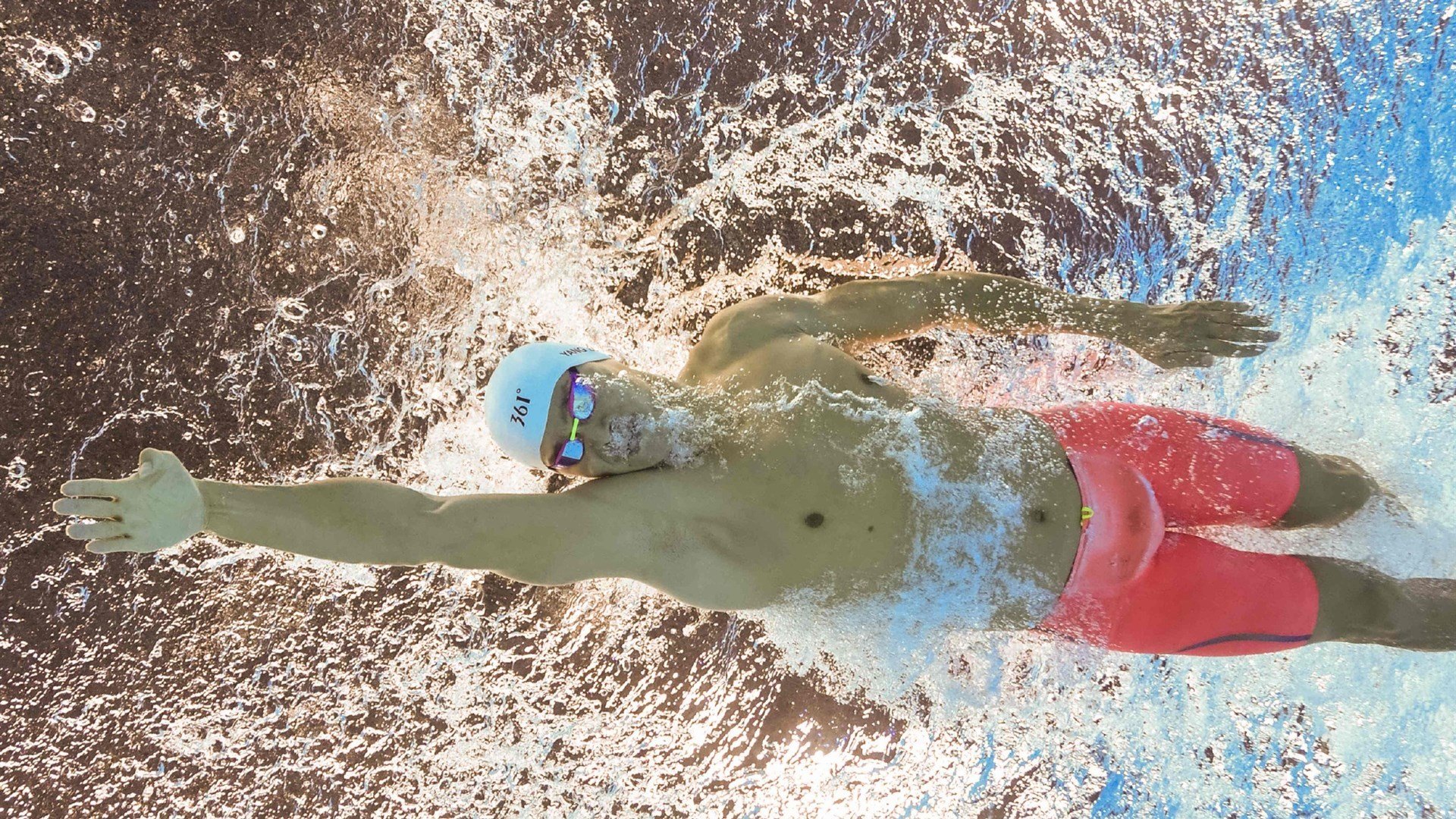 押上家底，雷军揭秘玄戒芯片及造车的创新历程